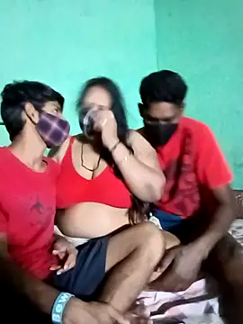 LoveOnStream online show from October 17, 2025, 6:32 pm