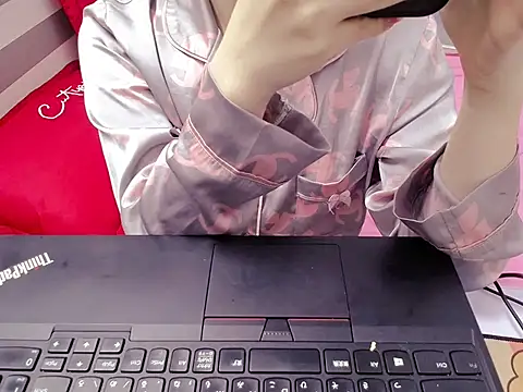 Lamoon 2k online show from November 4, 2025, 6:39 am