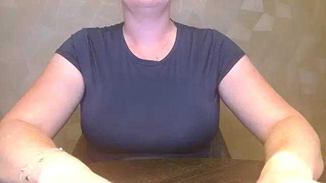 Snapshot of Esmee-Xxx chatting on September 15, 2025, 6:41 pm Esmee-Xxx online show from September 15, 2025, 6:41 pm