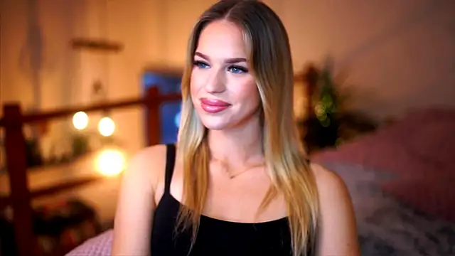 Emilyvanroessel online show from November 7, 2025, 4:33 pm