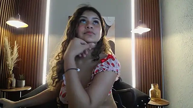 Snapshot of CurlyDani chatting on March 31, 2026, 2:02 am CurlyDani online show from March 31, 2026, 2:02 am