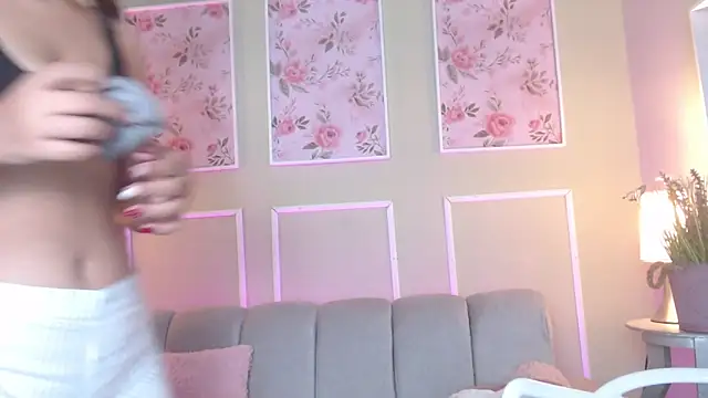 CurlyDani online show from November 24, 2025, 12:05 pm