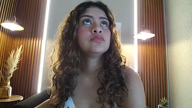 Snapshot of CurlyDani chatting on April 7, 2026, 2:02 am CurlyDani online show from April 7, 2026, 2:02 am