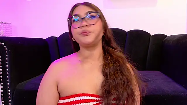 Snapshot of Vale_Walker chatting on January 18, 2026, 3:32 am Vale Walker online show from January 18, 2026, 3:32 am