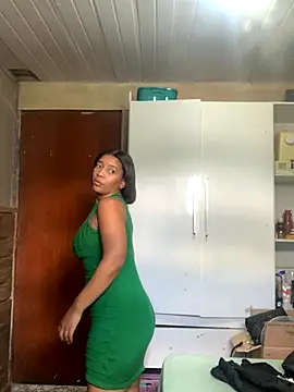 Crisschiavo online show from December 5, 2025, 1:10 pm