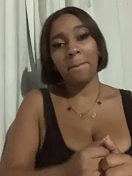 Crisschiavo online show from November 4, 2025, 1:09 am