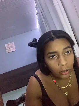 Crisschiavo online show from November 20, 2025, 10:09 pm