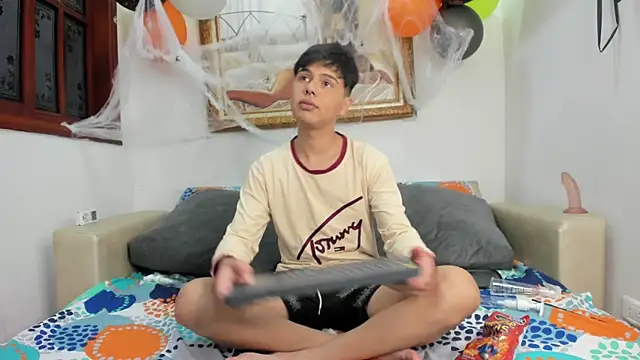 Snapshot of Felipe_Cold chatting on October 27, 2025, 3:07 am Felipe Cold online show from October 27, 2025, 3:07 am