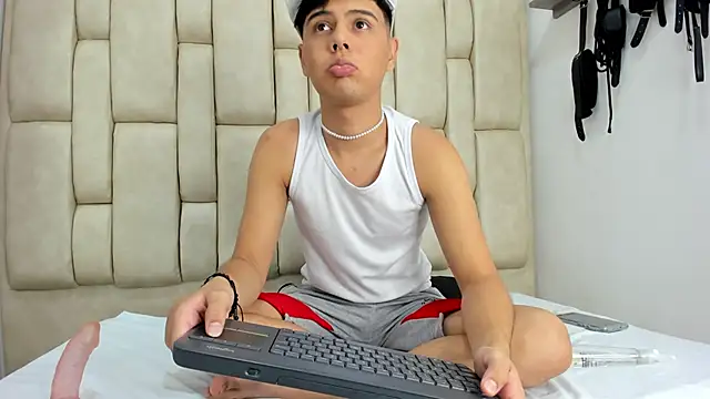 Snapshot of Felipe_Cold chatting on September 22, 2025, 2:39 am Felipe Cold online show from September 22, 2025, 2:39 am