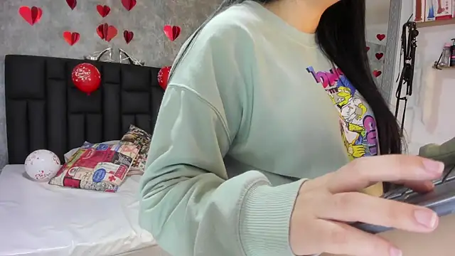 crystaldarliing online show from February 12, 2026, 1:22 pm