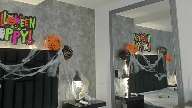 crystaldarliing online show from November 1, 2025, 8:36 pm