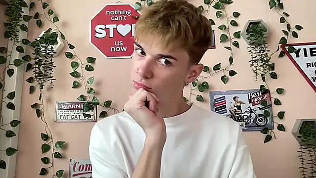 Snapshot of Milk_Guy chatting on September 18, 2025, 11:13 am Milk Guy online show from September 18, 2025, 11:13 am