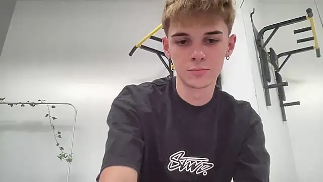 Snapshot of Milk_Guy chatting on September 15, 2025, 2:39 pm Milk Guy online show from September 15, 2025, 2:39 pm