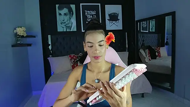 kitty collins  online show from November 23, 2025, 11:31 am