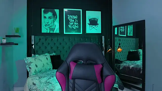 Snapshot of kitty_collins_ chatting on February 21, 2026, 11:56 am kitty collins online show from February 21, 2026, 11:56 am