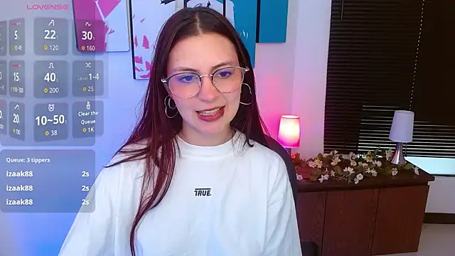 AlanaGarcia19 online show from November 9, 2025, 12:42 pm