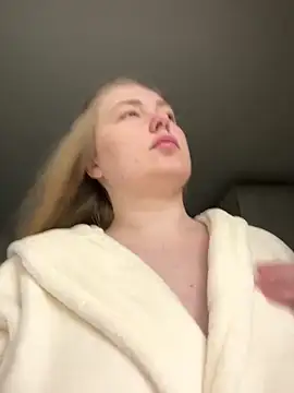 DeniMilkyyyyy online show from February 2, 2026, 11:15 pm