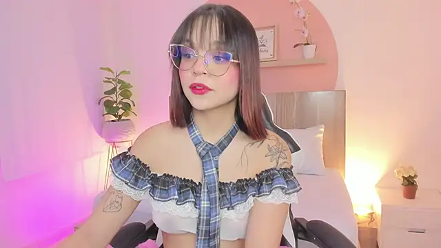Clara Luu online show from May 14, 2026, 2:52 am