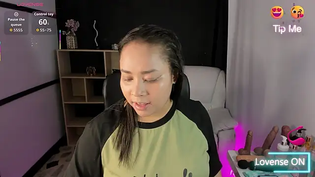 ThaliaBrooks  online show from November 10, 2025, 4:17 am