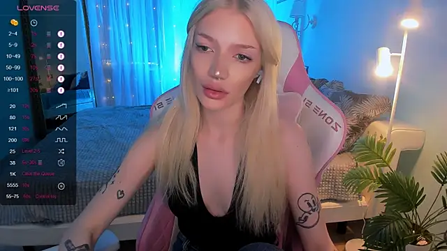 Snapshot of AnyaTaylor_ chatting on April 12, 2026, 2:04 am AnyaTaylor online show from April 12, 2026, 2:04 am