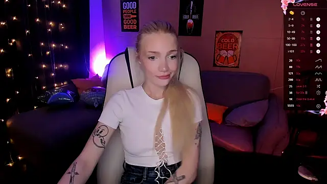 AnyaTaylor  online show from September 30, 2025, 1:55 am