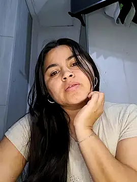 Snapshot of Llizxxy chatting on February 15, 2026, 4:46 am Llizxxy online show from February 15, 2026, 4:46 am