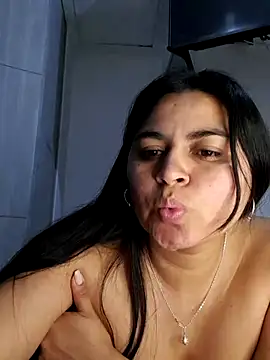 Snapshot of Llizxxy chatting on February 24, 2026, 6:14 am Llizxxy online show from February 24, 2026, 6:14 am