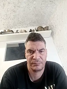 twitshe online show from November 18, 2025, 1:43 am