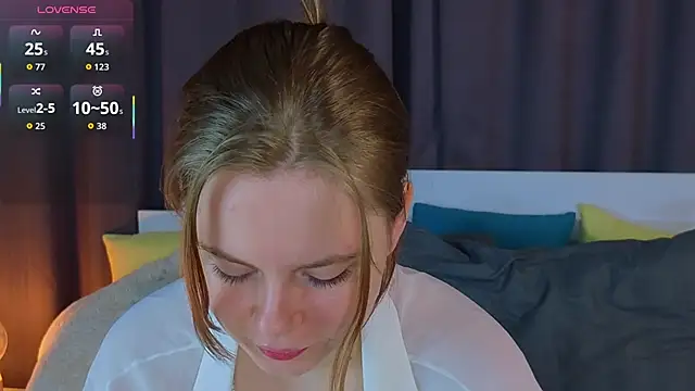 JulietteRain online show from November 3, 2025, 5:16 pm