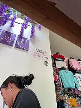 Snapshot of burbuja02 chatting on April 9, 2026, 2:56 pm burbuja02 online show from April 9, 2026, 2:56 pm