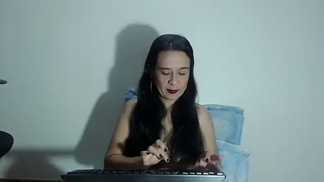 Aileendarkhot online show from February 25, 2026, 4:12 am