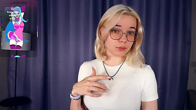 Snapshot of EdaKirkIin chatting on November 19, 2025, 5:18 am EdaKirkIin online show from November 19, 2025, 5:18 am