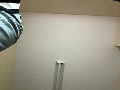 luvrgrllani online show from October 6, 2025, 3:46 pm