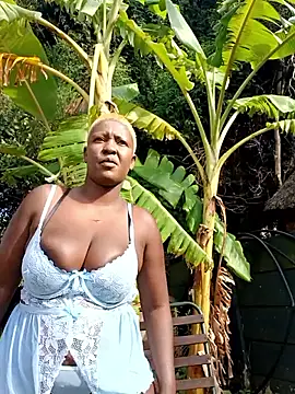 Snapshot of DarkQueen_94 chatting on April 1, 2026, 6:37 am DarkQueen 94 online show from April 1, 2026, 6:37 am