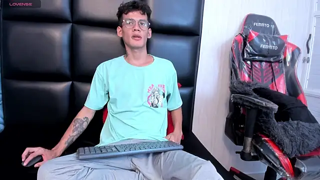 LittleMax23 online show from November 9, 2025, 12:53 pm