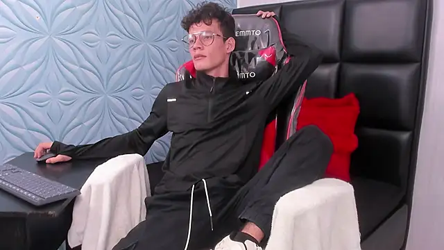 LittleMax23 online show from November 28, 2025, 12:16 pm