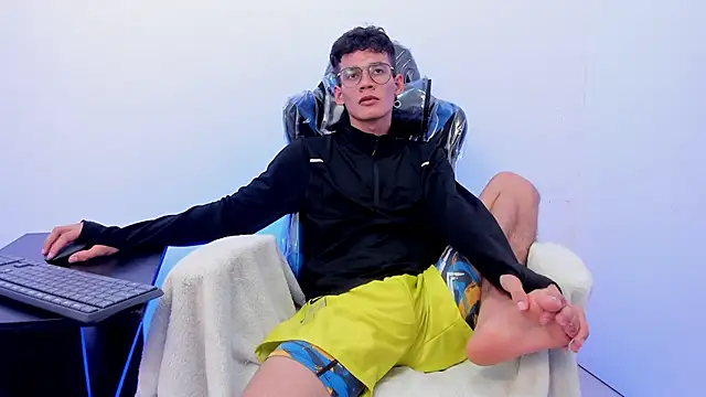 LittleMax23 online show from November 5, 2025, 6:55 pm