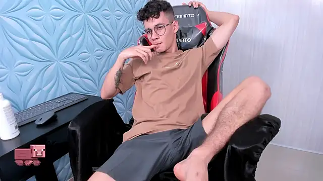 LittleMax23 online show from October 22, 2025, 12:59 pm