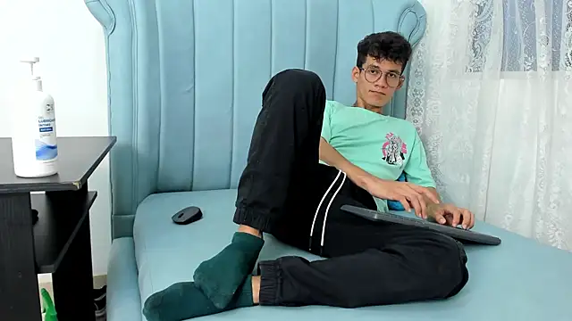 LittleMax23 online show from November 27, 2025, 12:27 pm