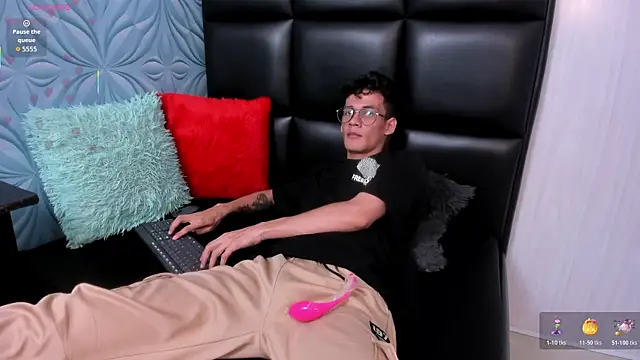 LittleMax23 online show from November 8, 2025, 1:03 pm