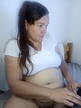 Snapshot of MomSex_ chatting on October 9, 2025, 3:12 pm MomSex online show from October 9, 2025, 3:12 pm