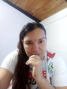 Snapshot of MomSex_ chatting on October 6, 2025, 11:22 am MomSex online show from October 6, 2025, 11:22 am