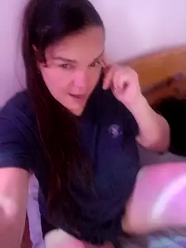 Snapshot of MomSex_ chatting on October 4, 2025, 2:02 am MomSex online show from October 4, 2025, 2:02 am
