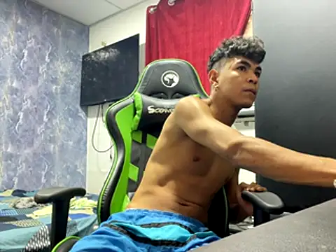 Snapshot of Wolf_BIG4 chatting on December 2, 2025, 6:42 pm Wolf BIG4 online show from December 2, 2025, 6:42 pm