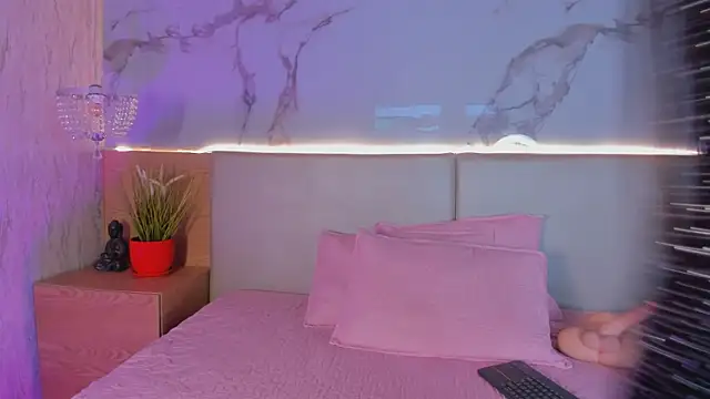 Celeste-Evanns online show from September 26, 2025, 8:05 pm