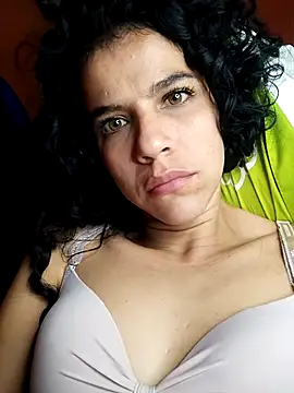 lucerocutte online show from March 31, 2026, 6:26 am