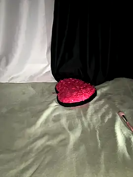 milagros0 online show from November 8, 2025, 10:46 pm