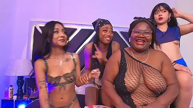 ElisabettaMonroy online show from November 21, 2025, 10:20 pm