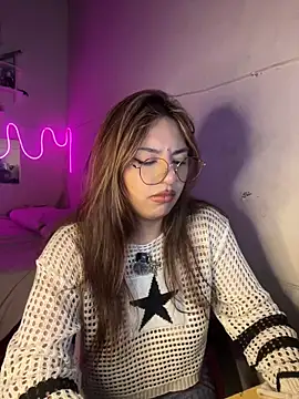 Snapshot of SoftLady_S33 chatting on May 29, 2026, 2:34 pm SoftLady S33 online show from May 29, 2026, 2:34 pm