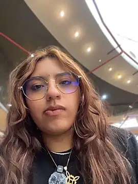 Snapshot of SoftLady_S33 chatting on May 12, 2026, 2:34 pm SoftLady S33 online show from May 12, 2026, 2:34 pm